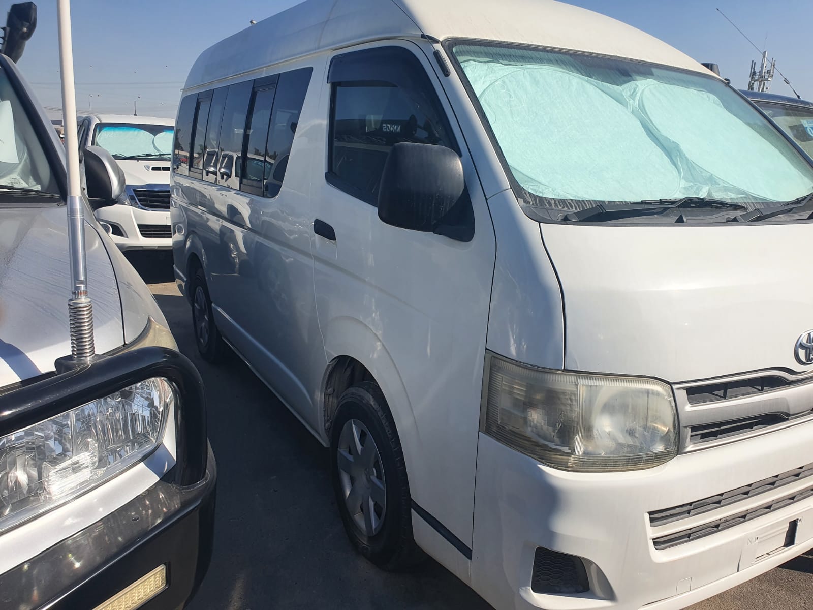 2011 TOYOTA HIACE